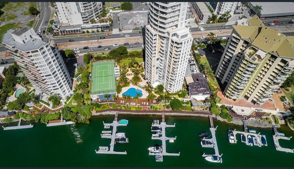The Pinnacle Apartments โกลด์โคสต์ ภายนอก รูปภาพ
